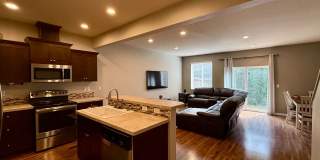 Lovely 3 bedroom/2.5 Bath Townhouse Gallery 4