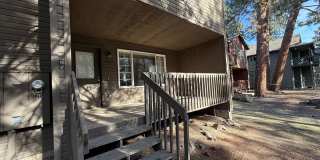 Close to COCC!  Townhouse, 2.5 Bath, W/D Hookups, Gas Fireplace, Water/Sewer Paid, Garage Gallery 1