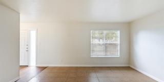Remodeled townhouse - Available now! Gallery 8
