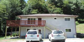 Upper Duplex off Pinnacle--Close to Campus! Gallery 1