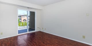 London Square Gallery 38