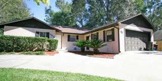 Charming 3-bedroom, 2-bathroom home located in the desirable Heatherwood community. Gallery 1