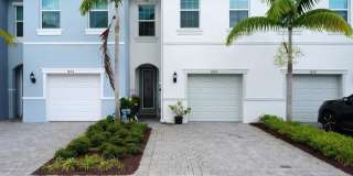 1832 SE Roxy Way Gallery 1