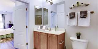 1 bed/ 1 bath Right off Meridian Hill Park with Reserved Parking! Available July 10! Gallery 9