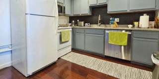 Large 1 bed 1 bath condo with elevator, washer and dryer in unit. assigned parking, well managed building Gallery 1