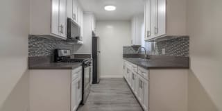 4854-4860 Hazeltine Apartments Gallery 2