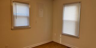 Charming Two Bedroom Home in Historic Morehead City Walking District with Dining Area and Living Room Gallery 17