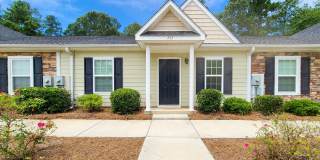 Conveniently Located Townhome off Exit 5! Gallery 1