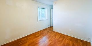 4 Bed/3 Bath Three Story Condo Near Bus Routes and Shopping Gallery 24