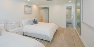 5005 Collins Ave Gallery 15