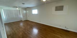 Spacious 3bed/1bath Gallery 5