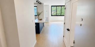 Newly Remodeled 1 bedroom / 1.5 bath Condo at Place One Gallery 4