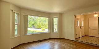 4 Bedroom Home + Den in Saratoga! 4 Bedroom Home + Den in Saratoga! Gallery 4