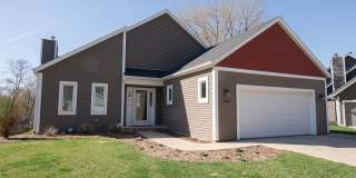 Luxury Lakeside Living – 3 Bed, 2.5 Bath Home with Stunning Views Gallery 1