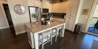 Beautiful 3 Bed/2.5 Bath Home in SE Bend - Ruby Peak Lane Gallery 5