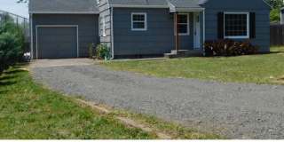 Adorable 2 Bedroom 1 Bath House With A Large Bonus Room Gallery 1