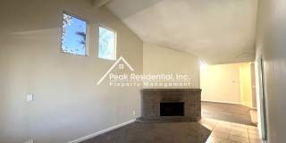 Spacious 2bd/1ba Duplex with Garage near American River College Gallery 3