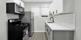 7028 S Clyde Gallery 18