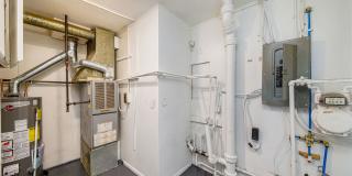 Cute Remodeled Two Bedroom 1 Bathroom Bungalow! Gallery 11