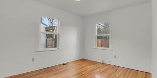 917 N Institute Street Gallery 23