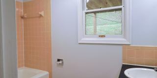 nice renovated 4 Bed 3 Bath Gallery 23