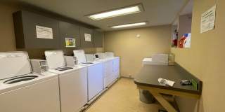 Queens Court Large Charming 1 Bedroom Available Now! Highly Desirable Queen Anne Location Gallery 16