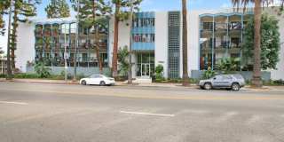 Spacious & Bright 3BR Condo with Bonus Room, Secured Parking & Hollywood History! Gallery 25