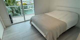 5900 Collins Avenue Gallery 17