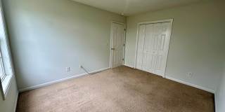 Conveniently Located Duplex! Gallery 11
