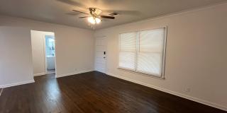 Adorable 2 bedroom 1 bathroom home with a garage! Gallery 5