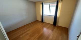 East- 3 bedroom/ 2 bathroom home with sparkling pool! Gallery 36
