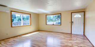 Spacious 3 Bedroom 1 Bath Ranch House  in Milwaukie! Washer and Dryer Included! Gallery 7