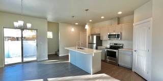 3 Bed 2 Bath Townhouse Near Foothills Gallery 1
