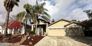 Gorgeous 4 Bed, 2 Bath in Shadow Lakes with SOLAR! Gallery 1