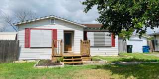 Charming 2-Bedroom Home with Large Backyard, Covered Patio & Workshop-Calallen Area Charming 2-Bedroom Home with Large Backyard, Covered Patio & Workshop-Calallen Area Gallery 1