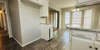 3 Bed 2 Bath Home! PLUS HUGE GARAGE CONVERSION ROOM! Gallery 15