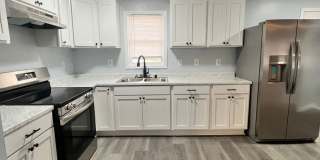 Charming Single-Family Home with Fenced in Backyard! Gallery 10
