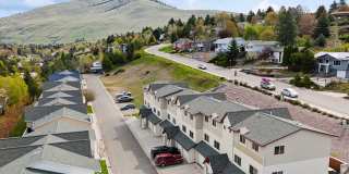 Spacious Sun-filled 3 bed 2.5 Bath Townhouse Gallery 29