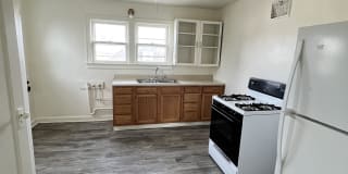 609 West Broadway Street Gallery 1