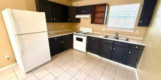 **MOVE IN SPECIAL** Charming 3-Bedroom Home Near St. Mary’s University & Loop 410 Gallery 8