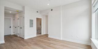 720 Thompson Street Gallery 25