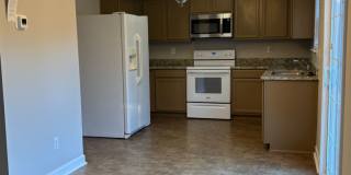 Comfort, Convenience & Space — 3BR Home with Patio and Natural Light Gallery 9