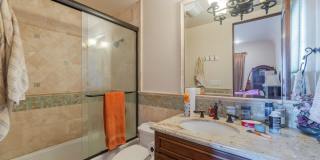 Gorgeous 5 Bedroom Home with sweeping views and pool Gallery 22