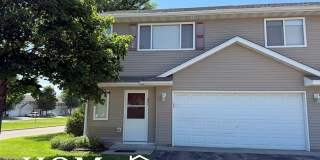 3BR/2BA Townhome Available 9/1 Gallery 1