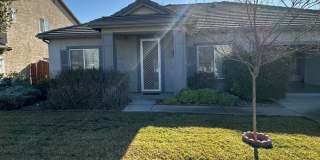 Charming 3 bedroom 2 bathroom home located in Hanford Gallery 1