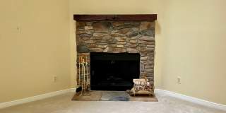 Charming 2 Bedroom/2 Bathroom Apartment Unit in Pond Condos! Gallery 6