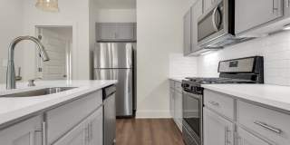 One Bedroom Cottage with Fenced Backyard! Gallery 7