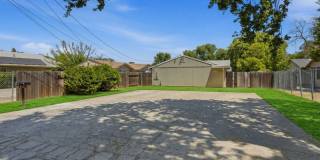 This bright and charming 3 Bedroom 2 bathroom Duplex in Sacramento with Move in special Gallery 1