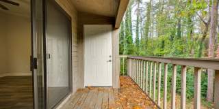 Beautifully remodeled one bedroom, one bath in Lake Wylie Woods! Gallery 18