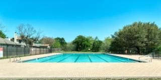 Lovely large updated 3 bed, 2 bath house w/ 2 living & 2 dining areas in Austins Colony Gallery 18